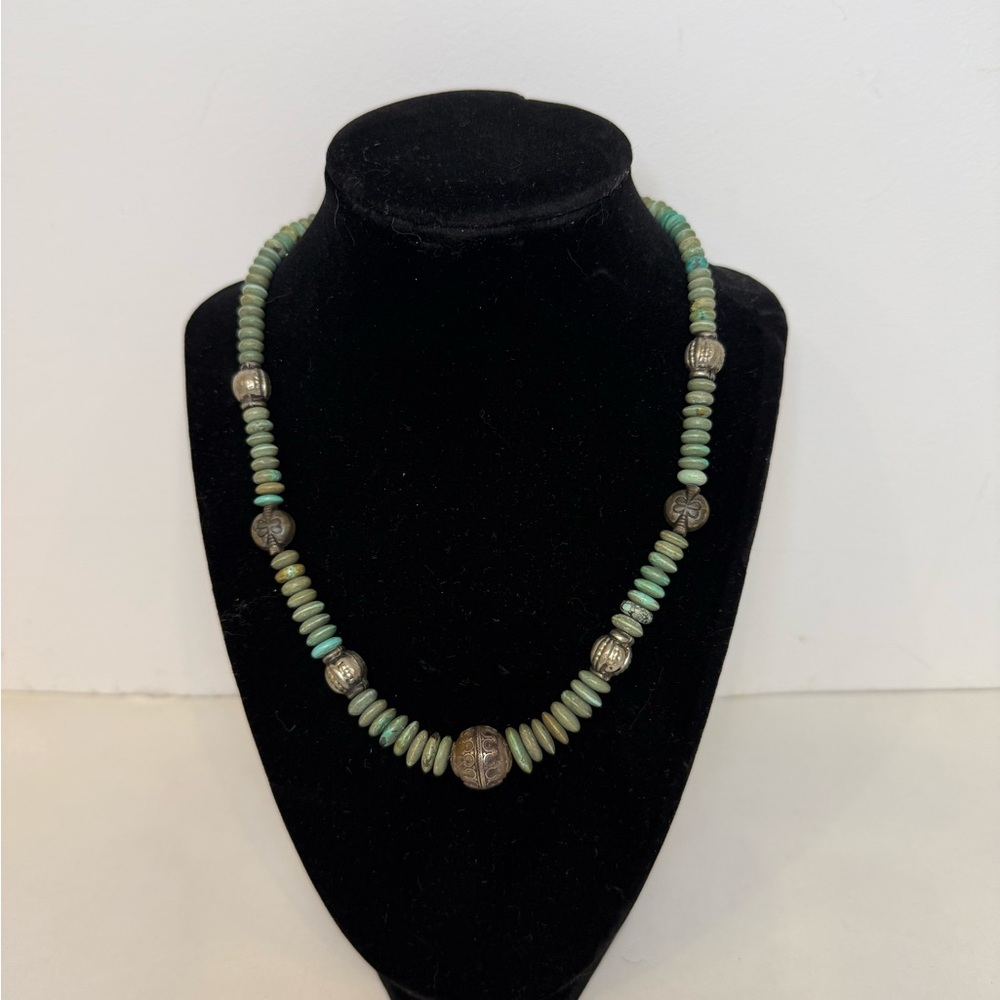 Elegant Turquoise Beaded Necklace